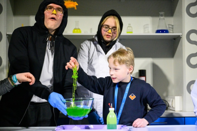 zf_SvenZacek_250408_395