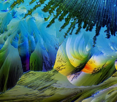 Beeta-alaniini ja Coca-Cola segu kristallid polariseeritud valguses. Foto: Janek Lass