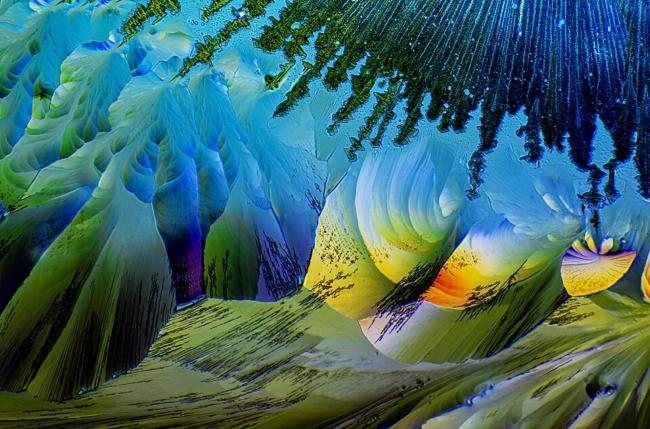 Beeta-alaniini ja Coca-Cola segu kristallid polariseeritud valguses. Foto: Janek Lass