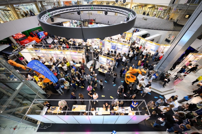 zf_SvenZacek_250408_009-2